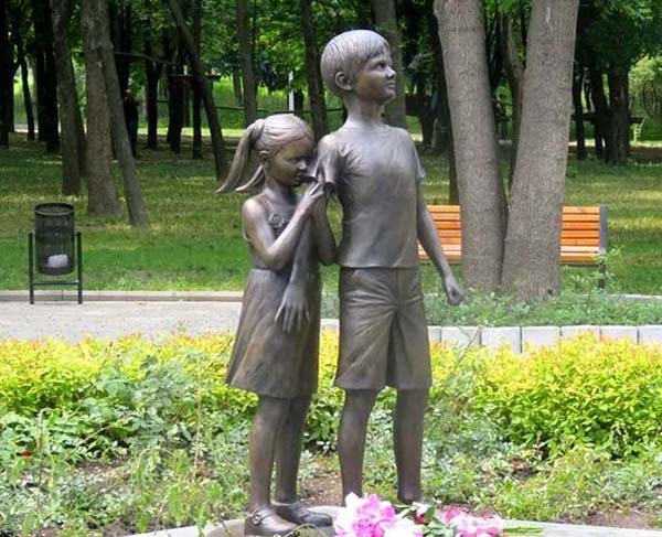 Памятник детям Донбаса Памятник детям Донбаса