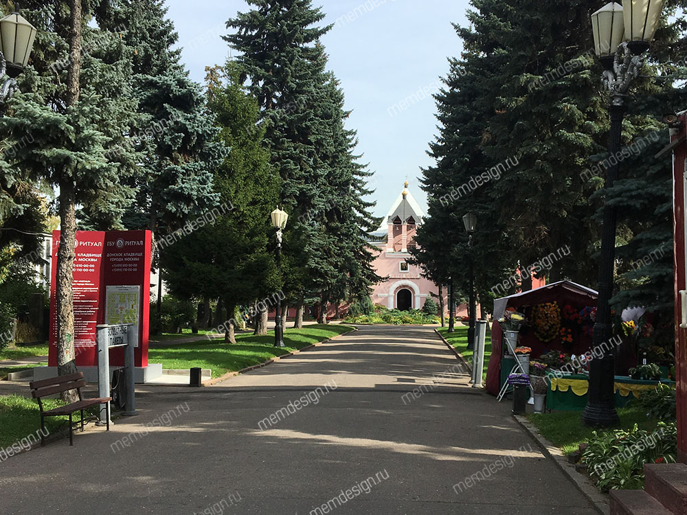 Центральная аллея на Донском кладбище Центральная аллея на Донском кладбище